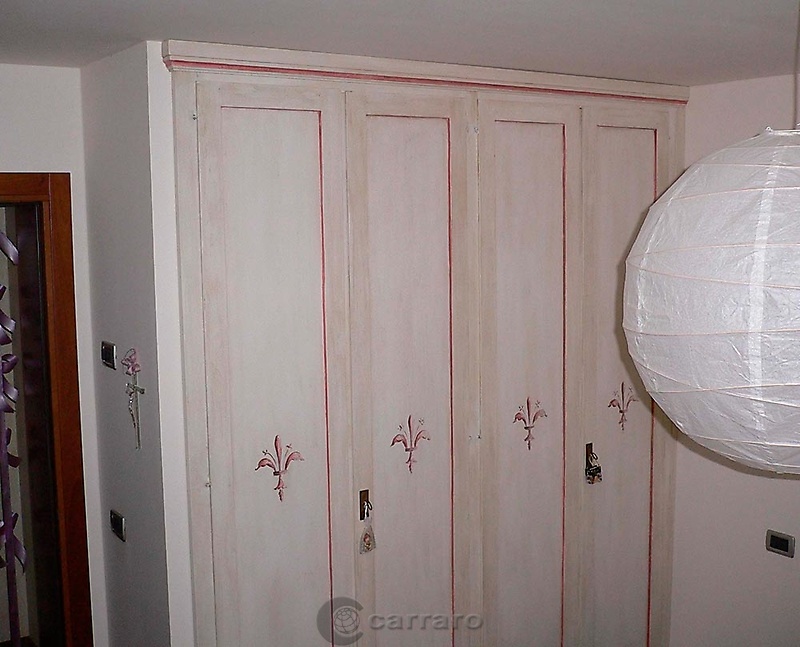 armadio su misura decorato a mano