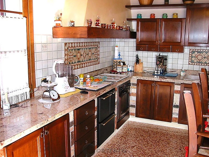 cucina con muretti in granito