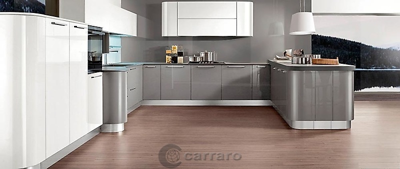 cucina lucida con elementi stondati